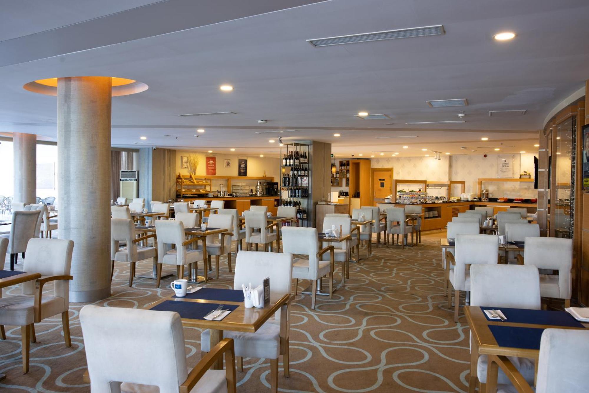 Anemon Grand Adana Otel Buitenkant foto