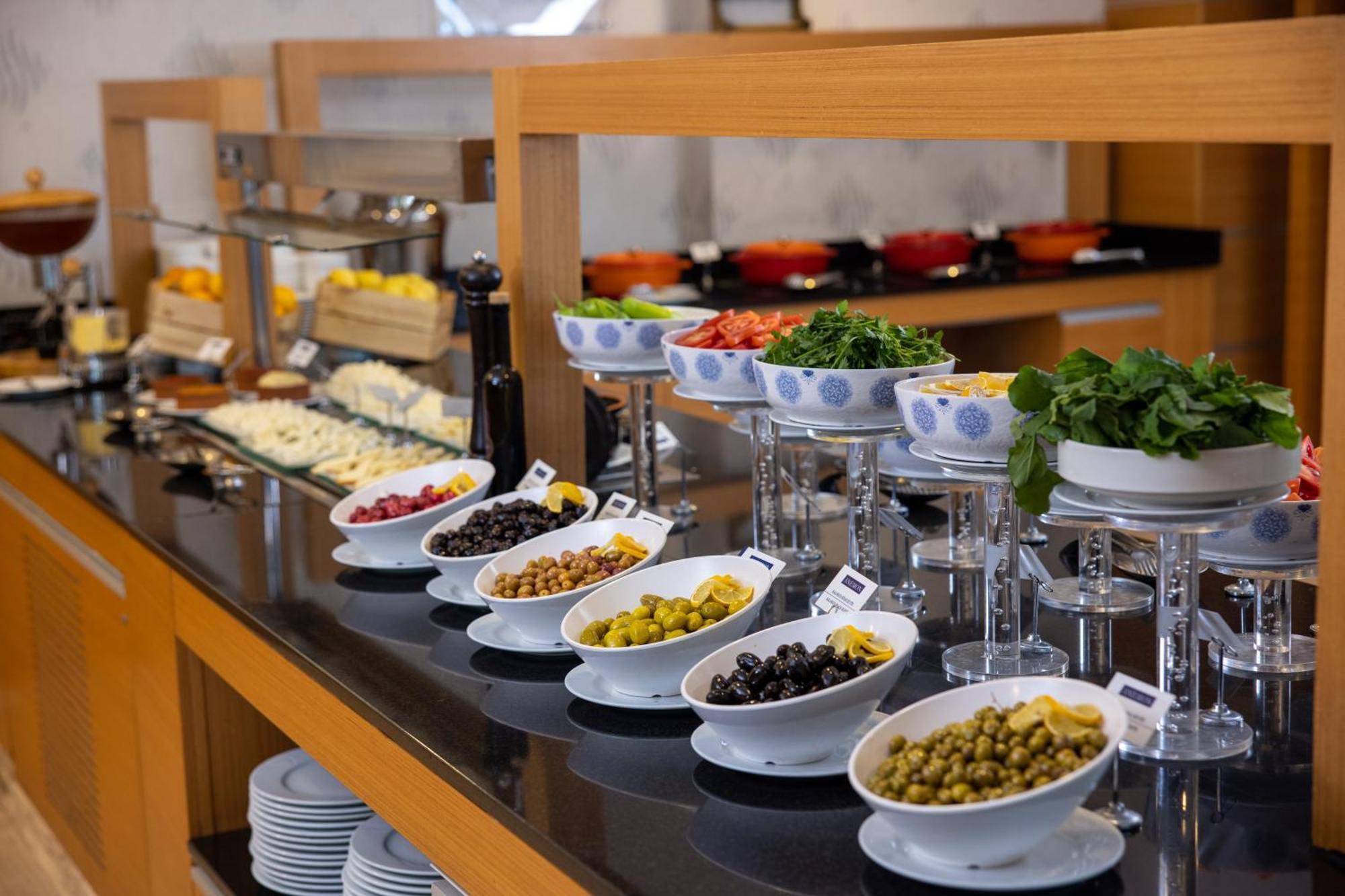 Anemon Grand Adana Otel Buitenkant foto