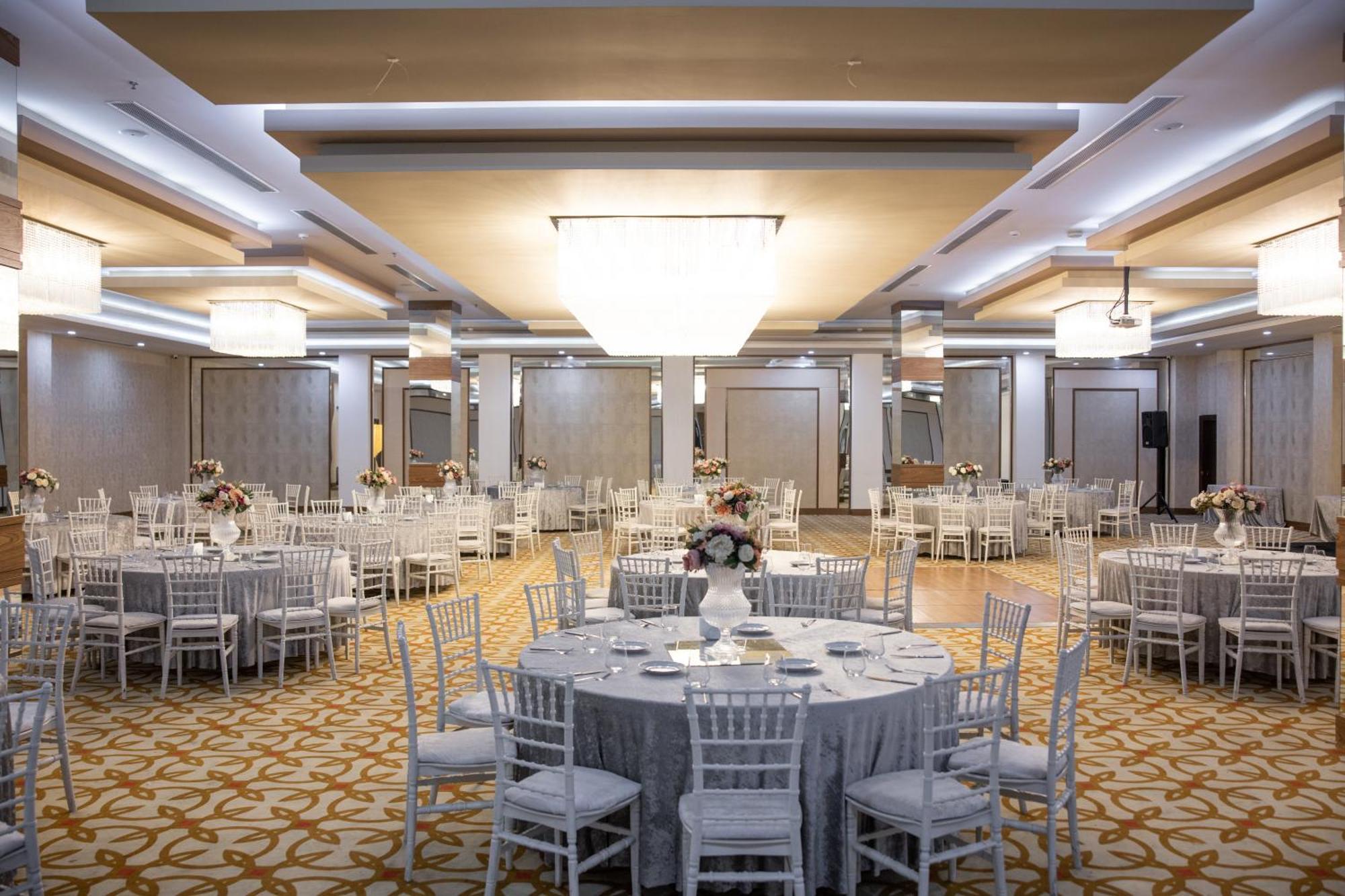 Anemon Grand Adana Otel Buitenkant foto